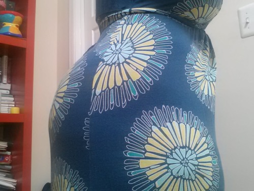 jedihaze: bootyful1: Sundress no panties kind of day It’s going to be this kind of weather for