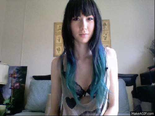 bionic-angel:I hardly ever use my webcam, but I’m digging my look today ;)  