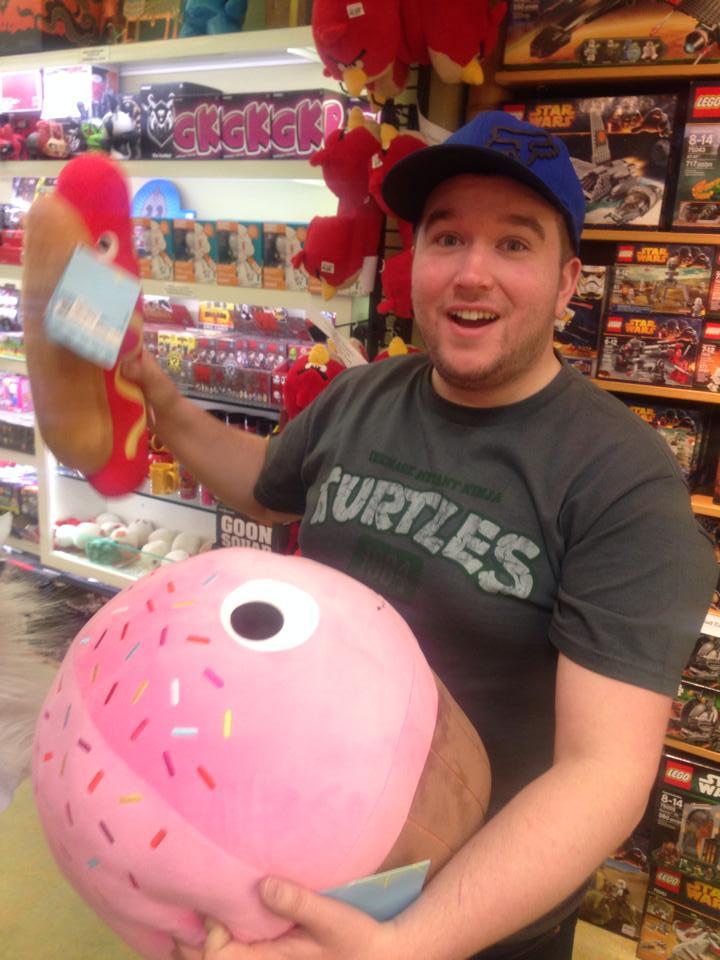 fuckyouandyourhorses:  cuddlymatt:  Sooo excited for a giant cupcake and a hotdog