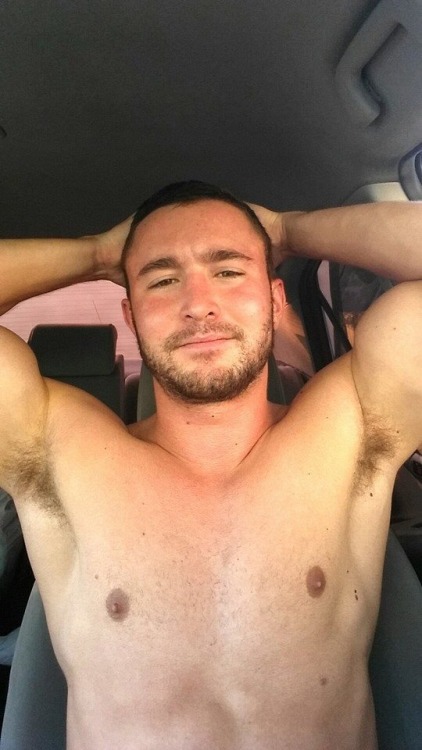 armpitluvrs:Spread in the Car