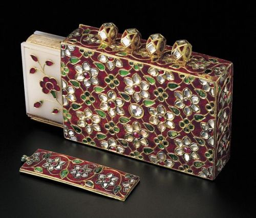 treasures-and-beauty:A miniature Qur'an with a white nephrite cover inlaid with gold and set with ru