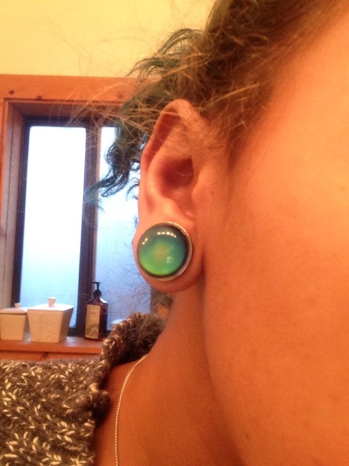 coke-tits:  New hair, new plugs.