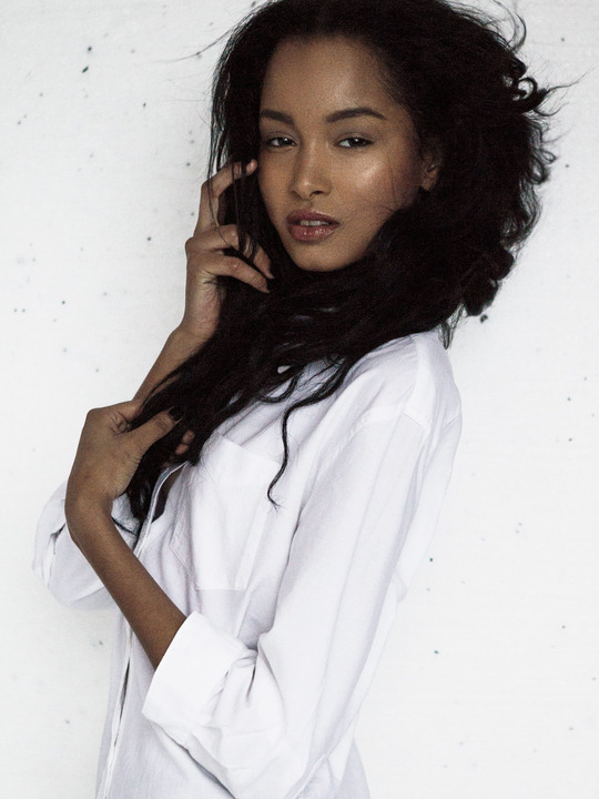 aesfetic:  chill-aesthetics:  Simi Morris  Wow  😍