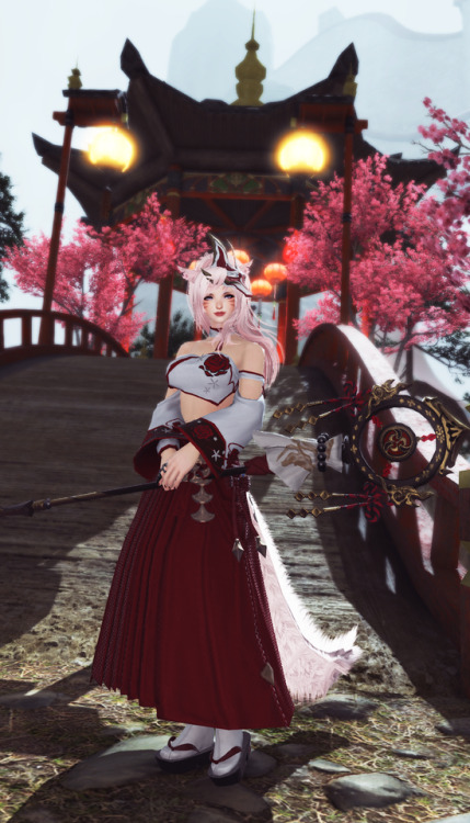 This glam is one of my absolute favoriters in the game!  ❤ ❤ ❤ Wanted to capture that Shrine Maiden 