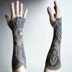 tattoofilterus: Tatuaje inspirado en henna