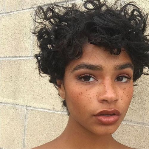 uyesurana: sweet freckles and curly hair