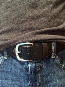 jeanswithbelts:  jessicaromano411:  My favorite belt, do you like it?   Yes I do like that belt. Gorgeous! 