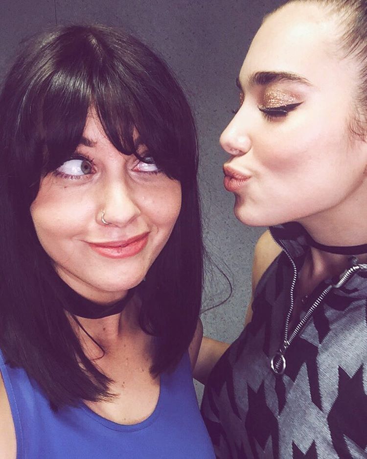 dualipasource:  bvalkenborghs: en toen maakte @dualipa mijn dag compleet 💁🏻🔥#tvvv