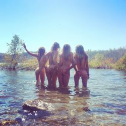curlyallygator:Fun with friends💦💦 @dr-p-about @2curious2kno @reinventing-m @exploreme117 @luvtoplaydirty Today’s Theme 🌿🌻🌿 Outdoors 