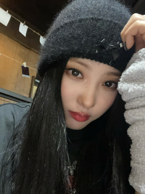 Chaein (Purple Kiss) - Selcas  