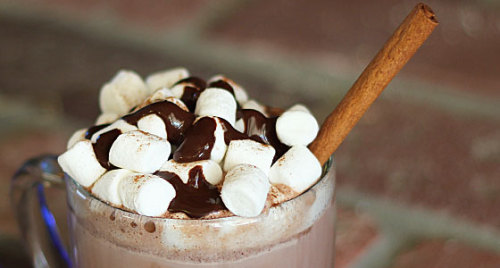Cinnamon Roll Hot Chocolate hot chocolate, made with milk Pinnacle Cinnamon Roll Vodka mini marshmal