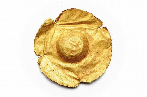 blueandbluer:retroactivebakeries:peashooter85:An ancient Roman gold nipple cover, 1st century AD.why