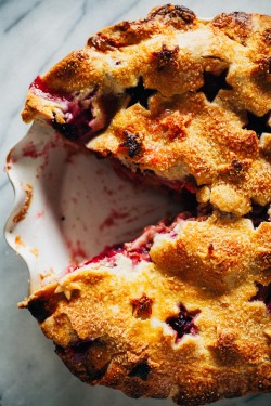 fattributes:  Juicy Blackberry Pear Pie with Cinnamon