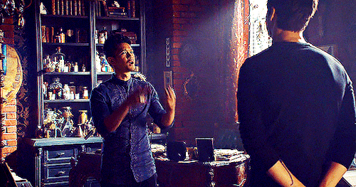 banebicon: 60 Days of Magnus Bane → 49/60 ↳ “A tiger has stripes, I have eyeliner”
