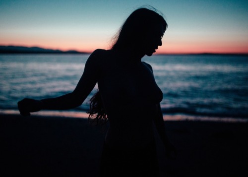 sekaamodel: Silhouettes at Sunset   @sekaamodel x mikemonaghanphoto Seattle, WA | May 2015 More Phot