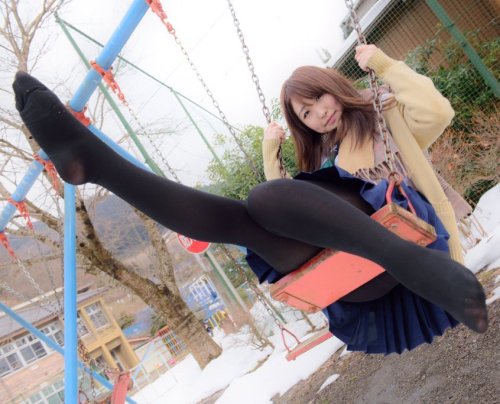 Barefoot Stockings And Legs