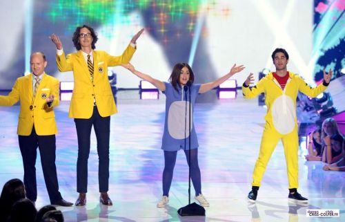 Hosts Darren Criss, right, Lucy Hale, center, and judges participate in the “Twerk” world record at 