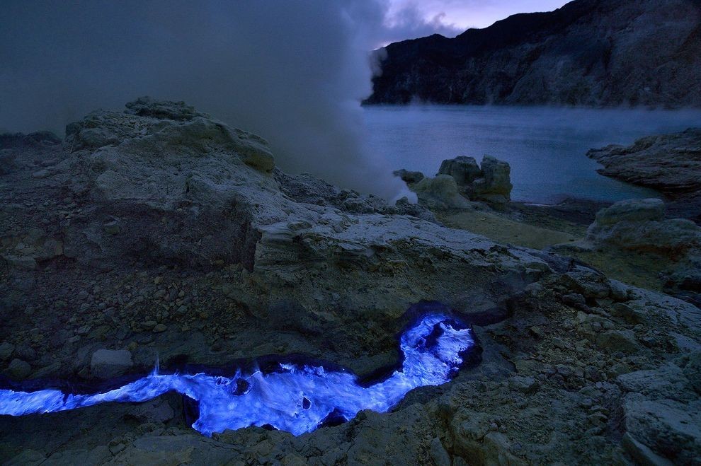 arpeggia:  Kawah Ijen, Indonesia“Kawah Ijen is one of several volcanoes located