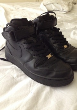 got a pair of these last week. cant go wrong w/ black on black af1&rsquo;s