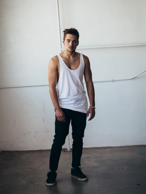 Porn photo dsprayberrybrasil:  Dylan para a Bello Magazine.