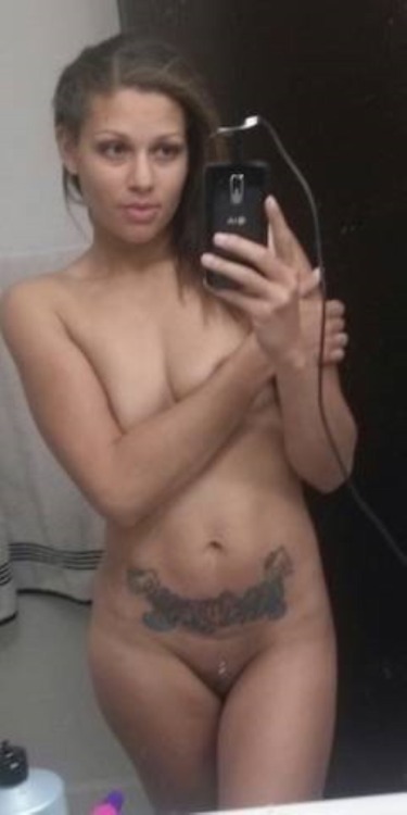 usmilitarysluts:  Beautiful Army admin PFC shows off her body.