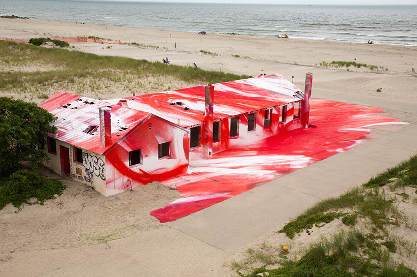 nyctaeus:  Katharina Grosse sprays Fort Tilden in annual commission staged in response