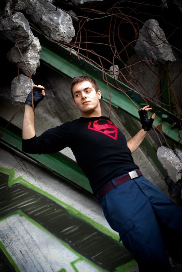 hatta-hare:  thecrimsonbird:  Zel as  Superboy from Young Justice photography by