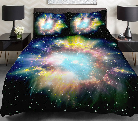 ekscentricnost:  padalesexy:  staceythinx:  Sexy space bedding available in the CBedroom