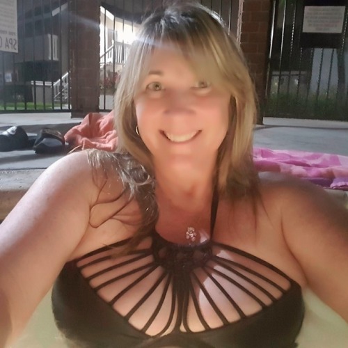 tjones42169: Got a new swim suit in California ♡♡