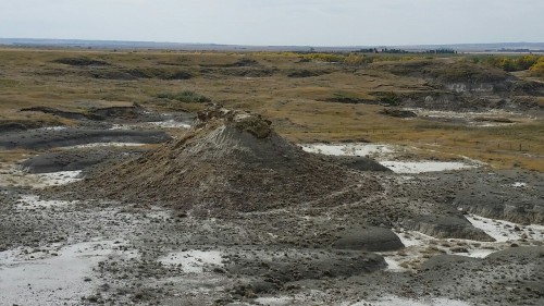 dream-small-do-big:Nothing beats a bit of geologizing on a Saturday through the Avonlea Badlands in 