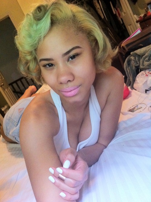 crimsonkinghgf:  Pretty Redd…  Pirdy!Submit @str8forts@yahoo.com, Reblog, like, follow…  http://1moreburpee.tumblr.com