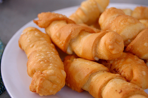 grossebouchee:  Tequeños Venezolanos. La mayor exquisitez. Un platillo venezolano (aunque también se pueden encontrar en Colombia) hecho con una masa de harina de trigo, rellena de queso blanco, y posteriormente fritos u horneados. Usualmente son