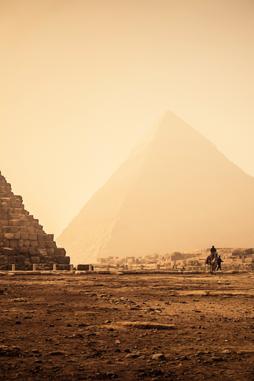 p-i-r-a-d-o:  classy-captain:  The Great Pyramids of Egypt by Dezign Horizonedited by classy-captain  x 