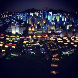 ricardodiaz:  Model city. City of lights.