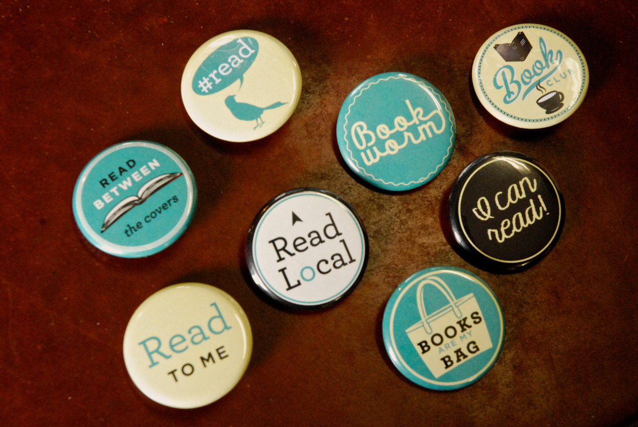 the-book-ferret:  Books &amp; Cupcakes June Book Photo Challenge Day Twenty One: