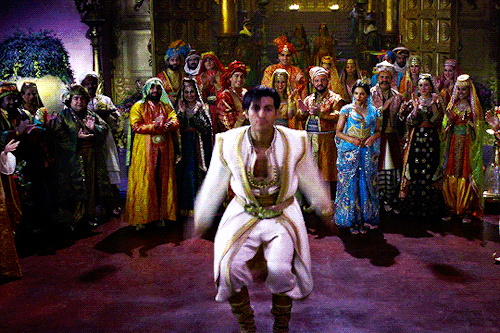 ohaladdins:

Aladdin (2019), dir. Guy Ritchie #Aladdin 2019#gif#reblog #the way his face falls when she leaves :)  #Then again I understand the embarrassment on Jasmines part lol