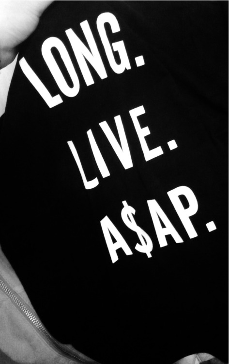 s-e-x-s-h-o-p:  lavenchy:  塗料  ✖ more b&w here ✖