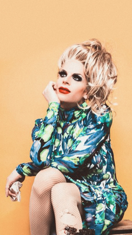 queenseditz: katya lockscreen;like/reblog | cr. @nctawgi