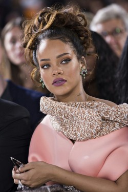 arielcalypso:  Rihanna at “Paris Fashion Week” in Paris, France. (2nd October 2015)