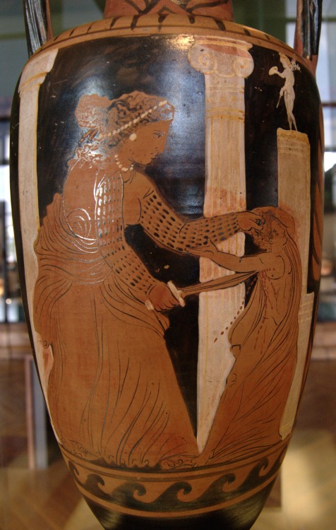 lionofchaeronea:Medea slays one of her sons.  Side A of a Campanian red-figure neck-amphora, attribu