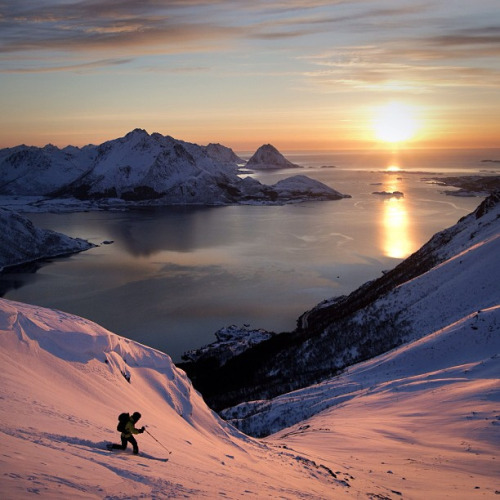 visitheworld:  Skiing in the fjords, Vesterålen, Norway (by David Heyburn). 