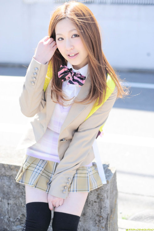 Aren’t You Too Old To Be A Grade Student - Miyu Kanzaki (神咲みゆ) 