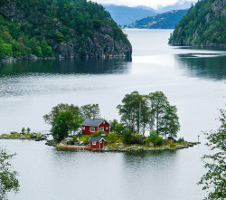 coiour-my-world: Lovrafjorden, Norway (by