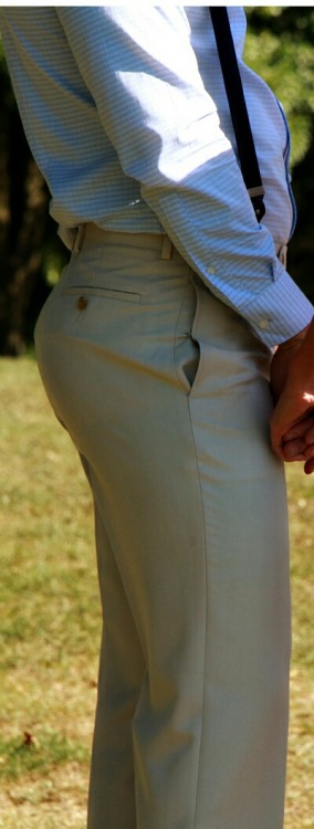 dilflovr:  Can you imagine having a dad with and build and ass like this