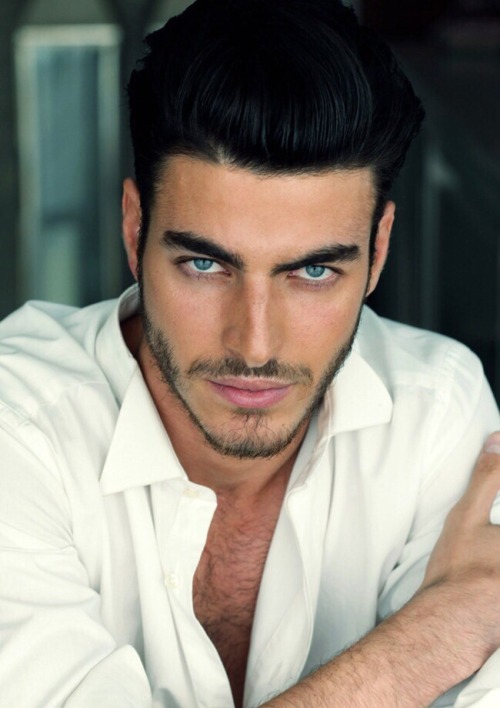 Serious eyeporn. Gui is such a beautiful man. Jeepers creepers, where did you get those peepers.