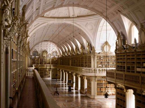 le-rococo-en-versailles: The Library at Mafra Palace. Portugal.