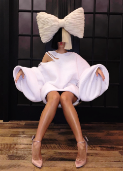 siafurlersource:  Sia photographed by Tonya
