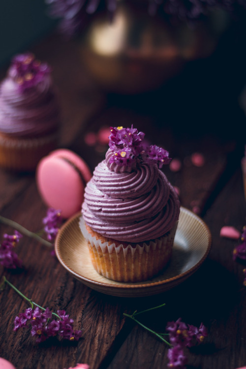 sweetoothgirl: Greek Yogurt and Lime Cupcakes filled with Raspberry Jam and Cream Cheese Frosting
