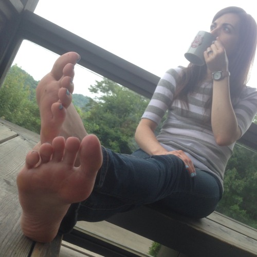 continuousstateofdesire: girlfeetmodel: partyfeet: F