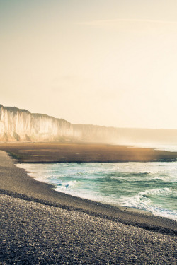 theencompassingworld:  r2–d2: Low Tide